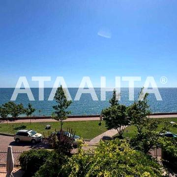 Таунхаус с ремонтом в первой линии от моря