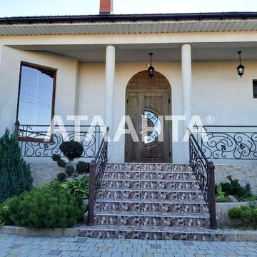 Красивый добротный дом. Лески