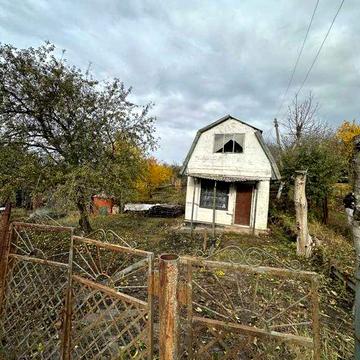 Затишна дача поруч із природою