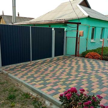 Продаётся дом с хорошим двором и ухоженным огородом