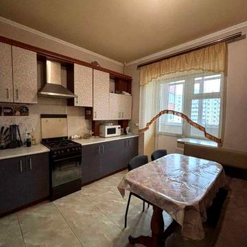 Новобудова 2012 року на Озерній з кап ремонтом