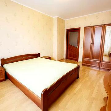 Верховної Ради бульв., 14-Б