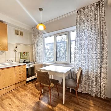 Салютна вул., 27