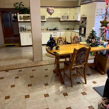 Продається житловий будинок у Закарпатті , м. Берегове .