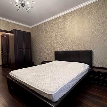 Валерія Лобановського вул., (вул. Лобановського, 22)