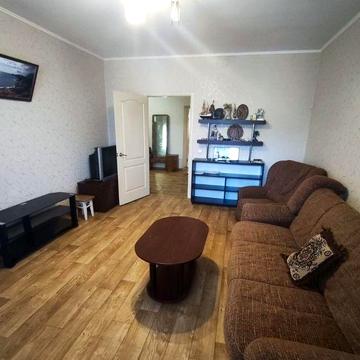 Вільна 3 к.квартира 92 м² в Бучі.Є посуд,білизна