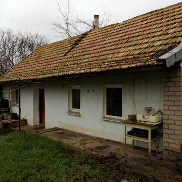 Дом у реки с большим участком земли