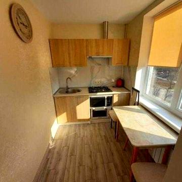 Продається 2к. кв. на 7/ 9 поверх. будинку на пр. Тракторобудівників.