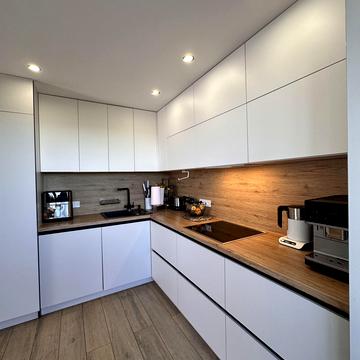 Корольова, 30