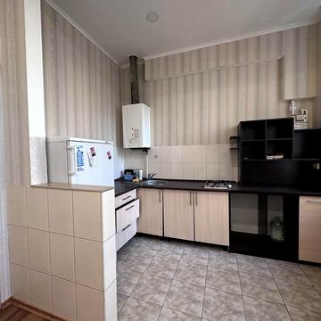 Володимира Антоновича вул. (Свердлова), 24