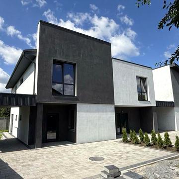 Продаж кутового котеджу