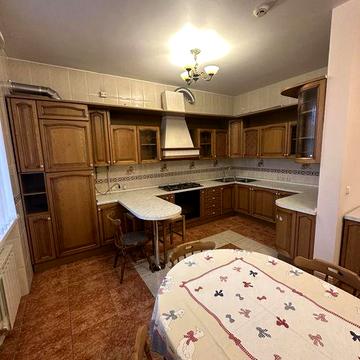 Сдам квартиру 200 кв.м.Центр