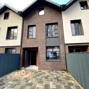 Таун в Центральному парку,центральні комунікації. 15хв до Києва