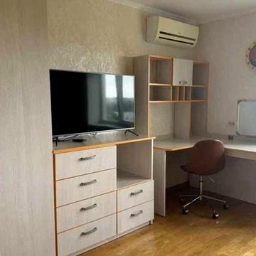 1-кімнатна квартира в центрі! Простора, світла, з якісним ремонтом.