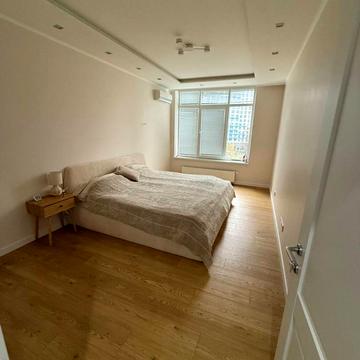 Євгена Сверстюка вул. (Марини Раскової), 6