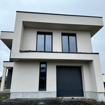 І. Богуна вул., 30