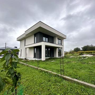 І. Богуна вул., 30