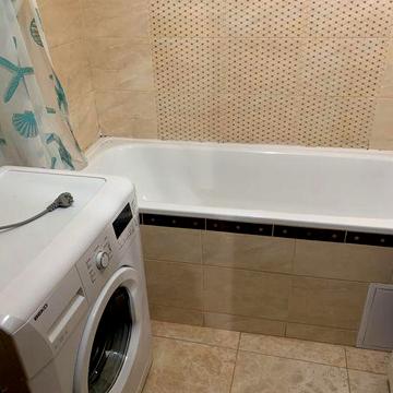 Сдам 2 ком.кв в центре !