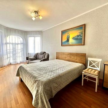 Полтавська вул., 10