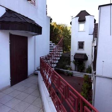 Львівська вул., 52