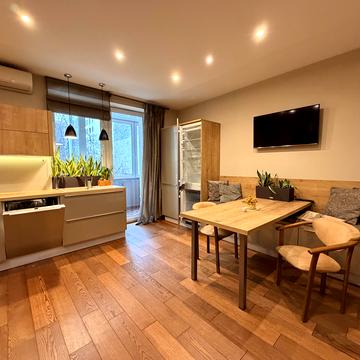 Межигірська вул., 28