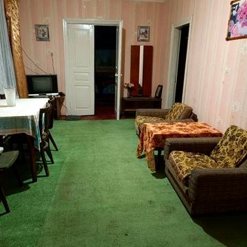 Продам 1/2будинку  та земельну ділянку 7сот.в Броварах.