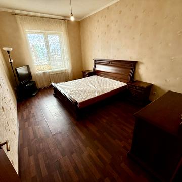 Дмитрівська вул., 69