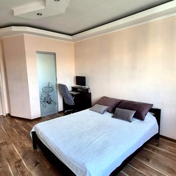 Воскресенська вул., 12-А