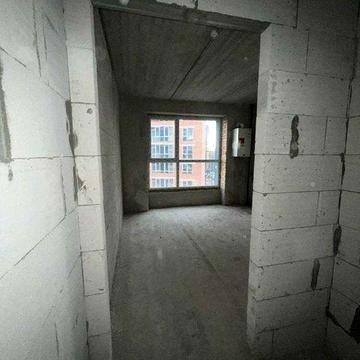 продам однокімнатний сирець на етапі здачі