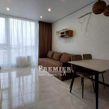 Світла сучасна квартира з ремонтом та меблями на Таїрова