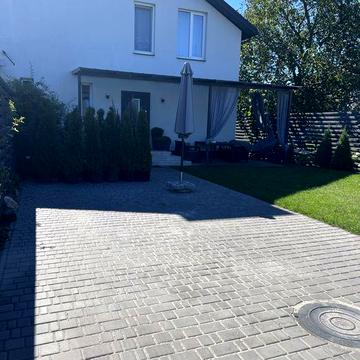 Продаж танхауса біля метро Лівобережна, русанів. сади  ( є генератор)