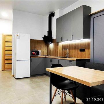 Святошинська вул., 27-Д