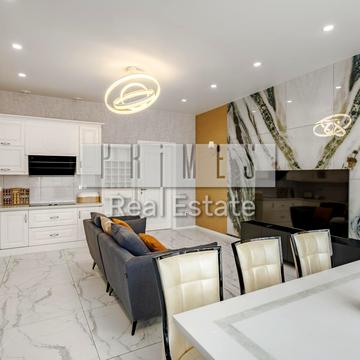 Дніпровська набережна вул., 6