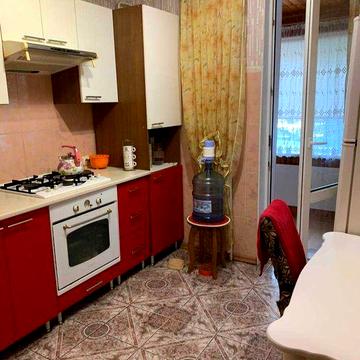 Продам простору 3-кімнатну квартиру на вул. Бочарова