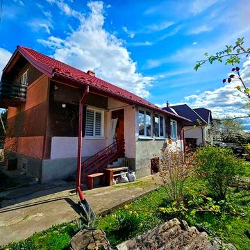 Продається добротний житловий будинок в центр. частині  м.Стрий...