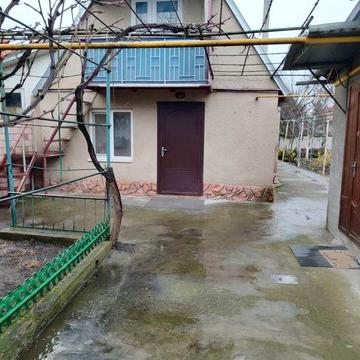 Сдам домик: спальня и кухня студия. Общий двор