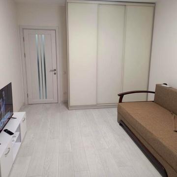 Аренда НОВОЇ квартири 40 м²  ФЕОФАНІЯ  ЖК Кришталеві джерела