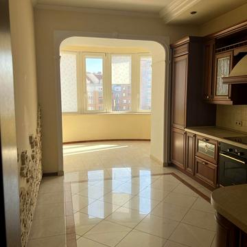 Володимира Івасюка просп. (Героїв Сталінграду), 4