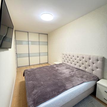 Сонячна вул., 5