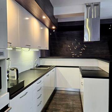 Продаж трикімнатної квартири з ремонтом. Сихів.