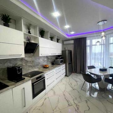 Шикарная 3 комнатная квартира у моря. Новый дом из красного кирпича