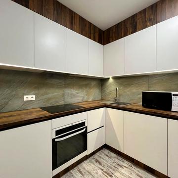 Срібнокільська вул., 4