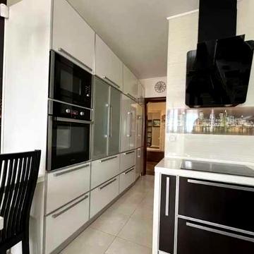 Оренда 3к кв, вул,Срібнокідьська ,гарний стан, меблі та техніка ,метро