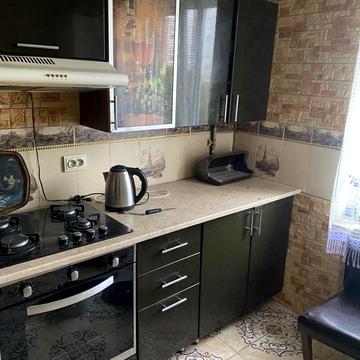 Продам 2-х кімнатну квартиру з меблями