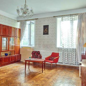 Братська вул., 4