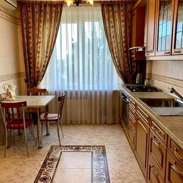 Івана Мазепи вул. (Січневого Повстання), 12-Б