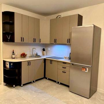 Квартира з новим ремонтом біля Набережної, мінімальне оформлення