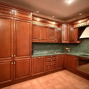 Центр , вул. Павлівська 17 , дворівнева квартира .