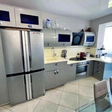 Оренда 4-х ком квартира Бульвар Лесі Українки 21-а(два ліжка)