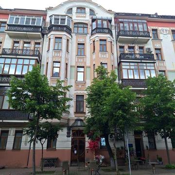 Інститутська, б.13/4, 44 кв м.Світло ЗАВЖДИ! Царський будинок 15000грн